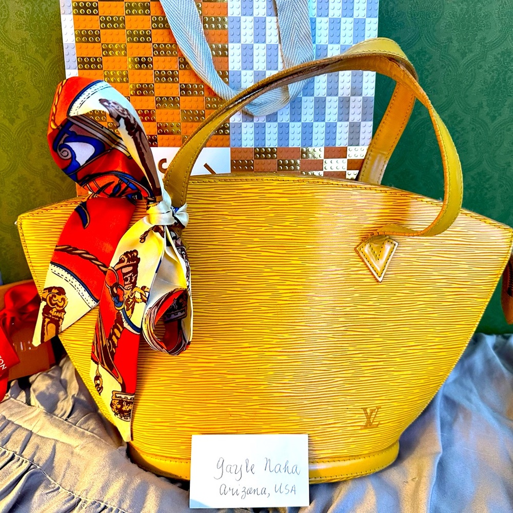 Auth LV Epi Saint Jacques Shoulder Bag